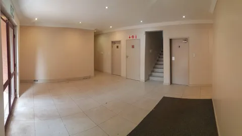 85 Lenchen Ave, Die Hoewes